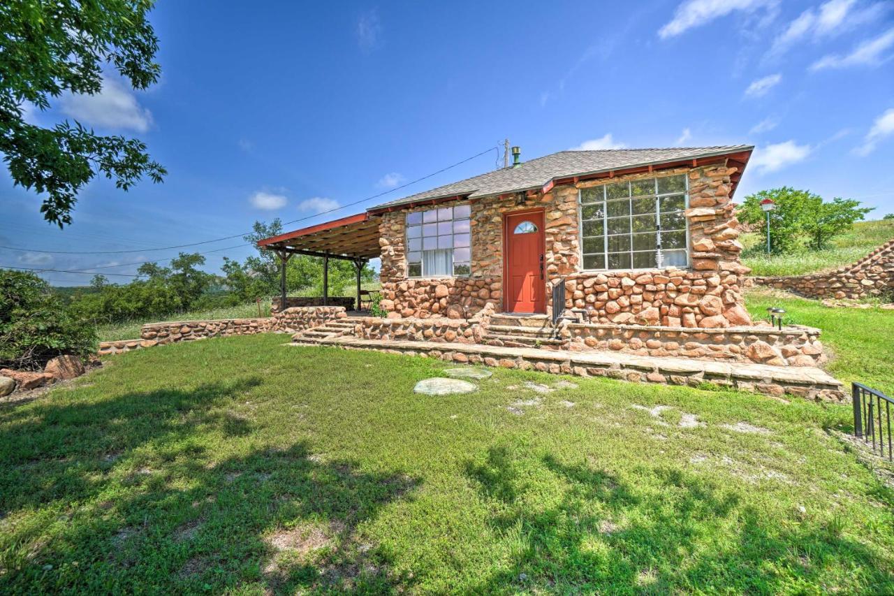 Enchanting Hilltop Cottage In Medicine Park! Extérieur photo