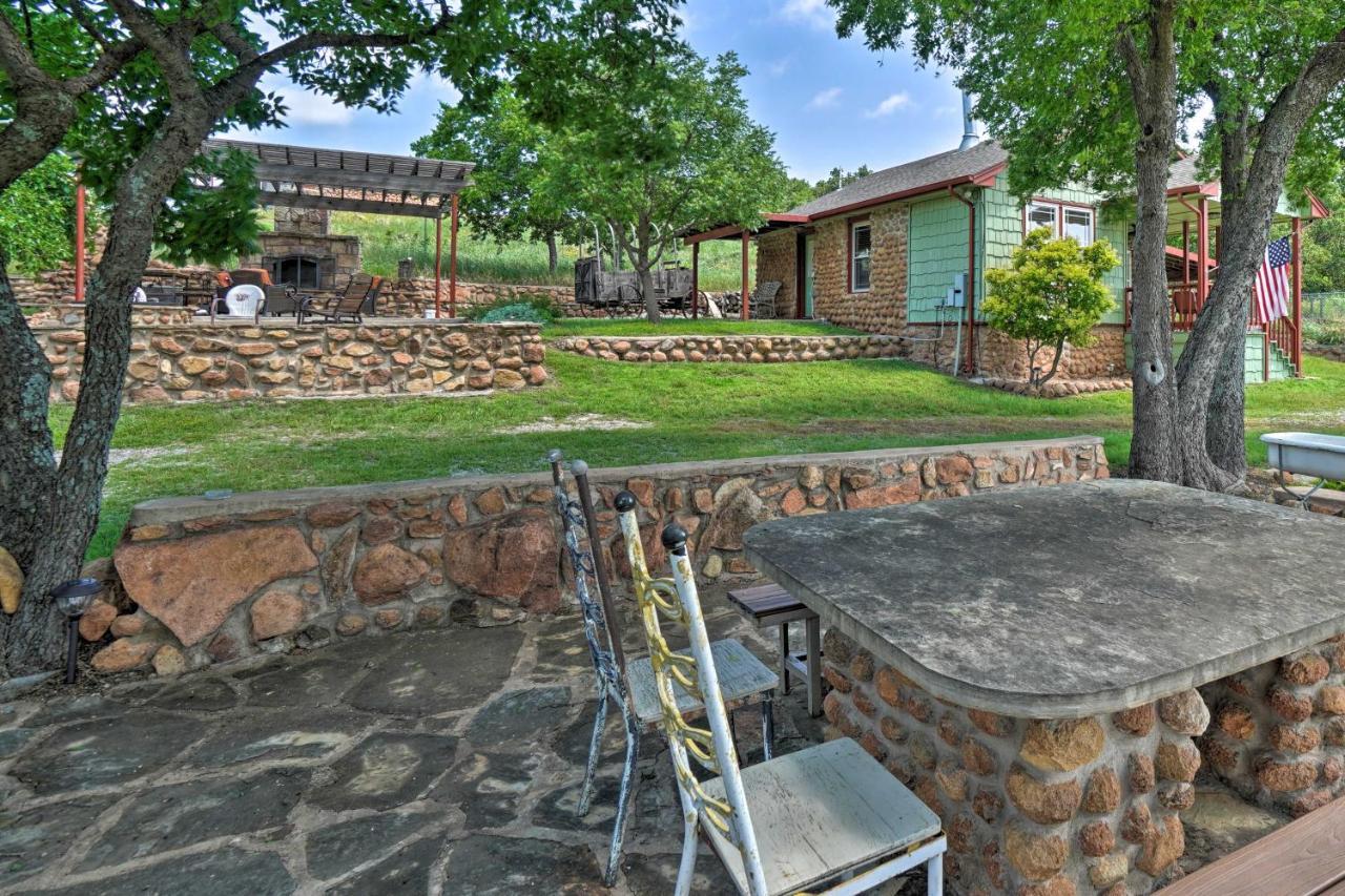 Enchanting Hilltop Cottage In Medicine Park! Extérieur photo
