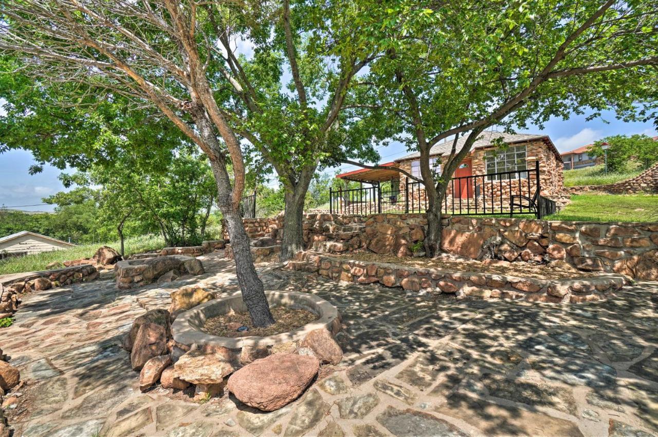 Enchanting Hilltop Cottage In Medicine Park! Extérieur photo