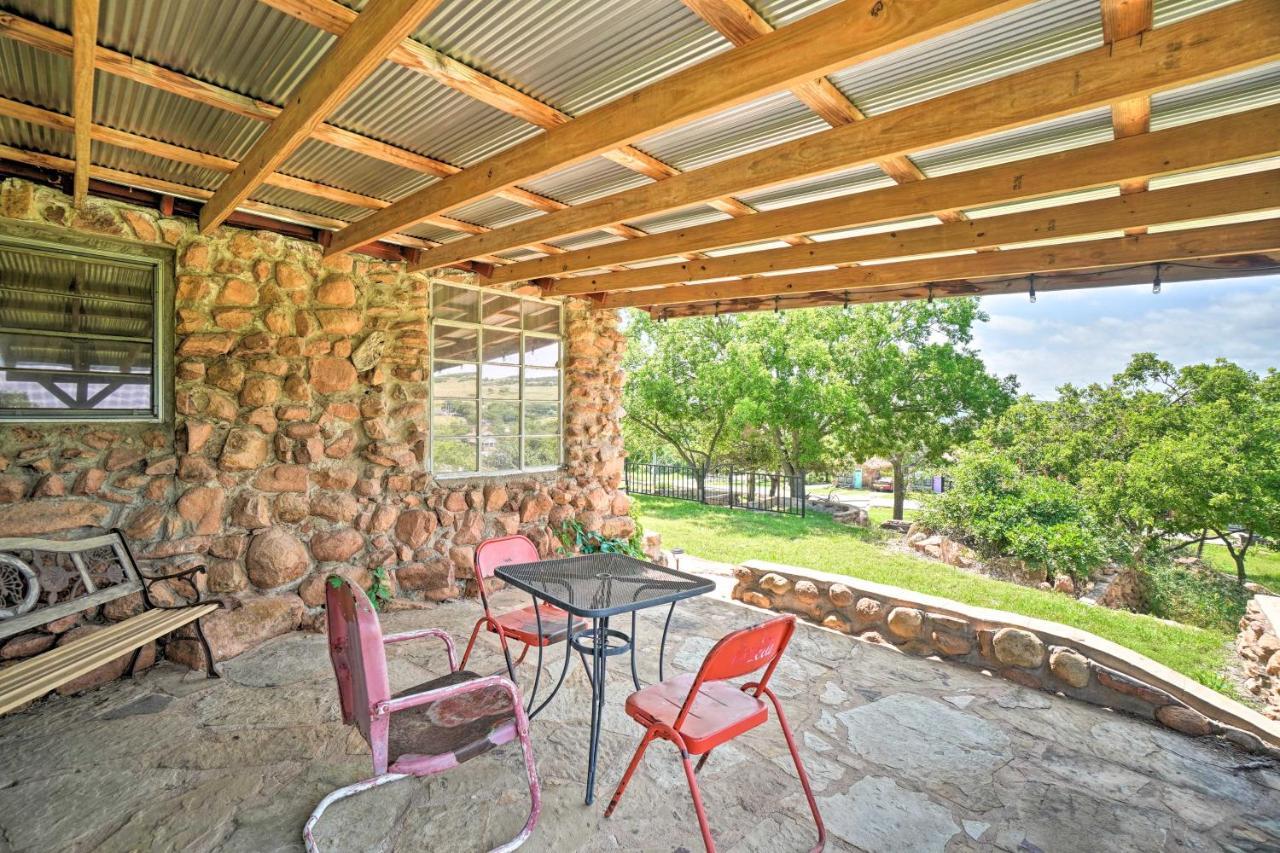 Enchanting Hilltop Cottage In Medicine Park! Extérieur photo